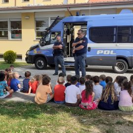 OSPITI D’ONORE: Incontro con chi ci protegge: LA POLIZIA